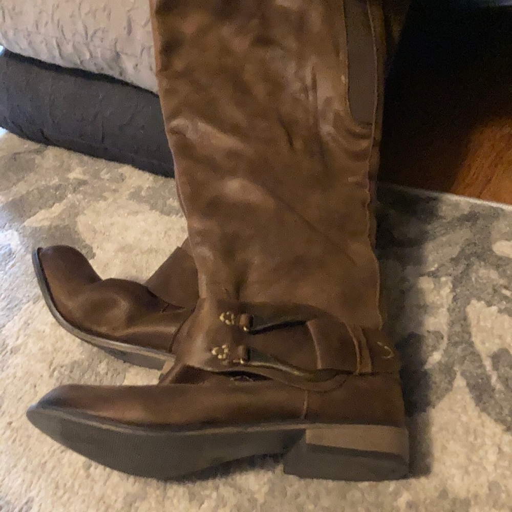 Brown boots, size 7